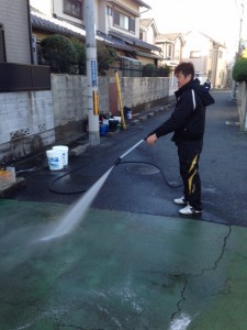 ｱｽﾌｧﾙﾄ温水ｼﾞｪｯﾄで洗浄